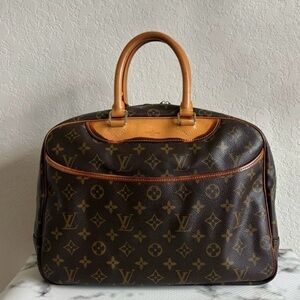 Louis Vuitton Monogram
Deauville Handbag